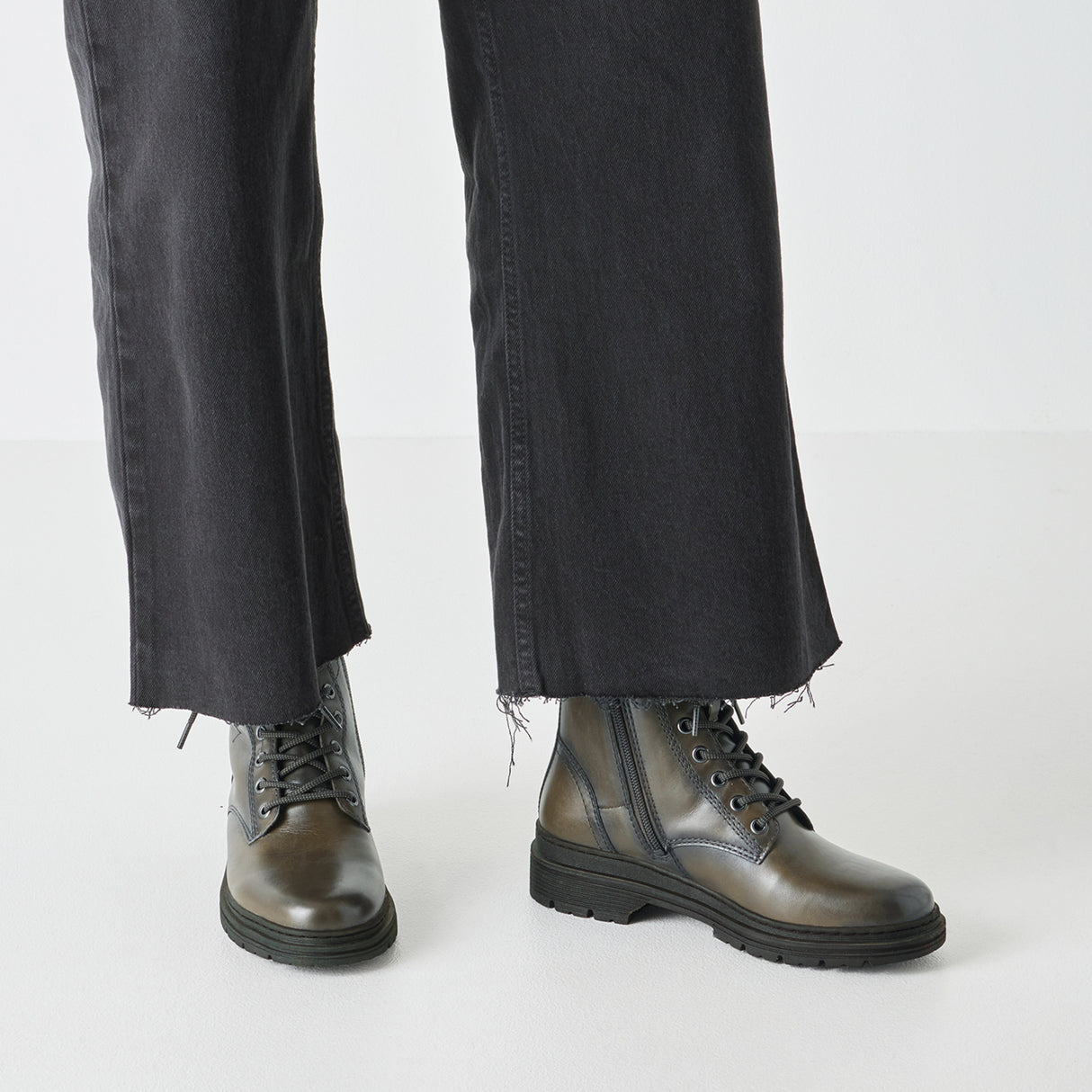 Tamaris Women Ankle Zipup Bootie - Green/Olive